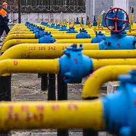 Russia Suspends Natural Gas Flow to Europe: Russia has halted the flow of natural gas to Europe through Ukraine, raising concerns about energy shortages across the continent. 